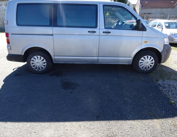 Volkswagen Caravelle MPV 2,5 l 96 kw