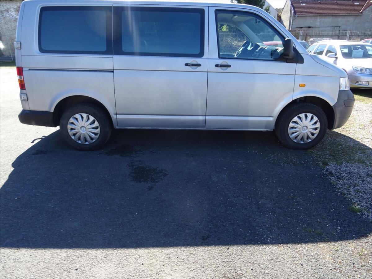 Volkswagen Caravelle MPV 2,5 l 96 kw