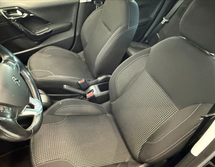 Peugeot 208 Hatchback 1,2 l 81 kw