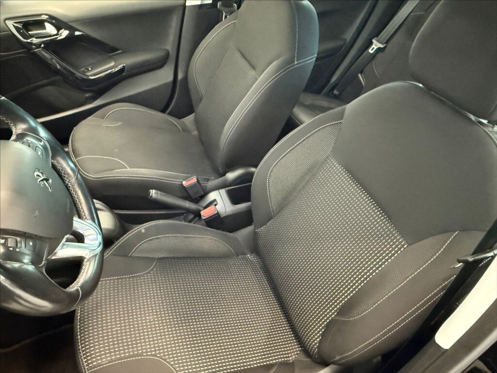 Peugeot 208 Hatchback 1,2 l 81 kw