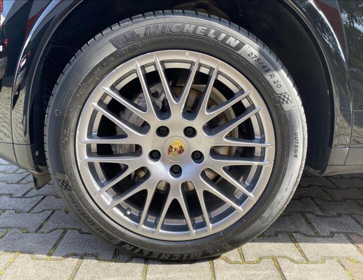 Porsche Cayenne 44