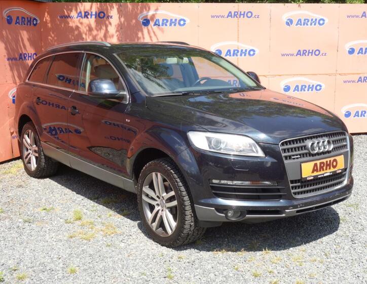 Audi Q7 1