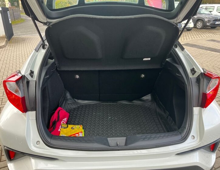 Toyota C-HR SUV / Terénní 1,8 l 72 kw