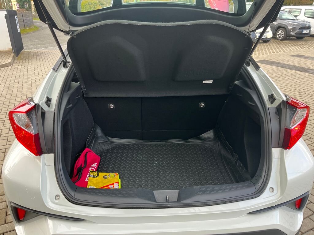 Toyota C-HR SUV / Terénní 1,8 l 72 kw