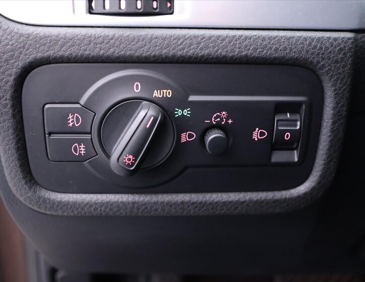 Volkswagen Touareg SUV / Terénní 3,0 l 180 kw