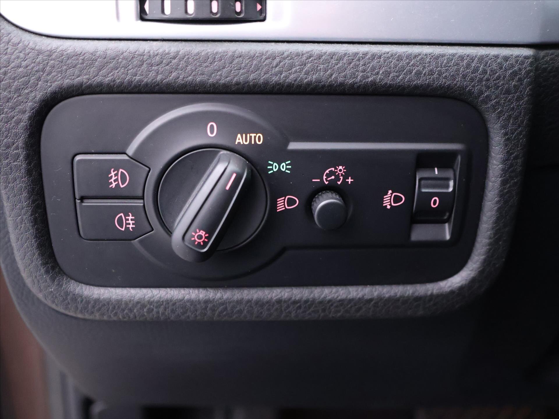 Volkswagen Touareg SUV / Terénní 3,0 l 180 kw