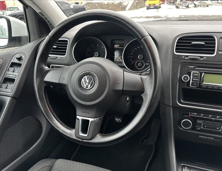 Volkswagen Golf 16
