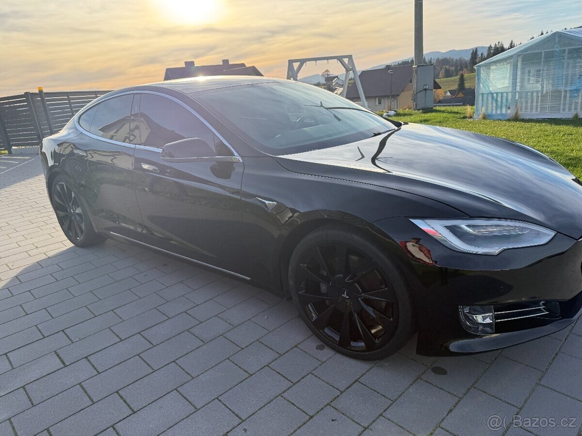 Tesla Model S Sedan 0,0 0
