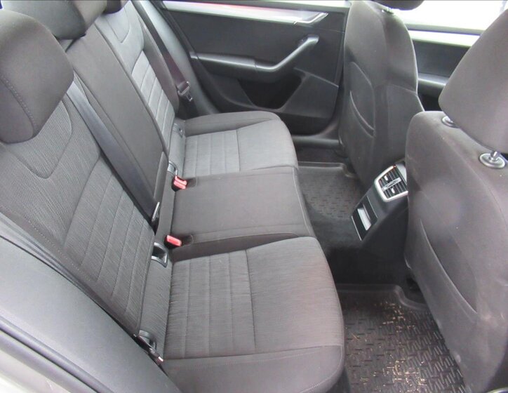 Škoda Octavia Sedan / Limuzína 1,6 l 81 kw