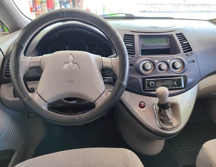 Mitsubishi Grandis MPV 2,4 l 121 kw