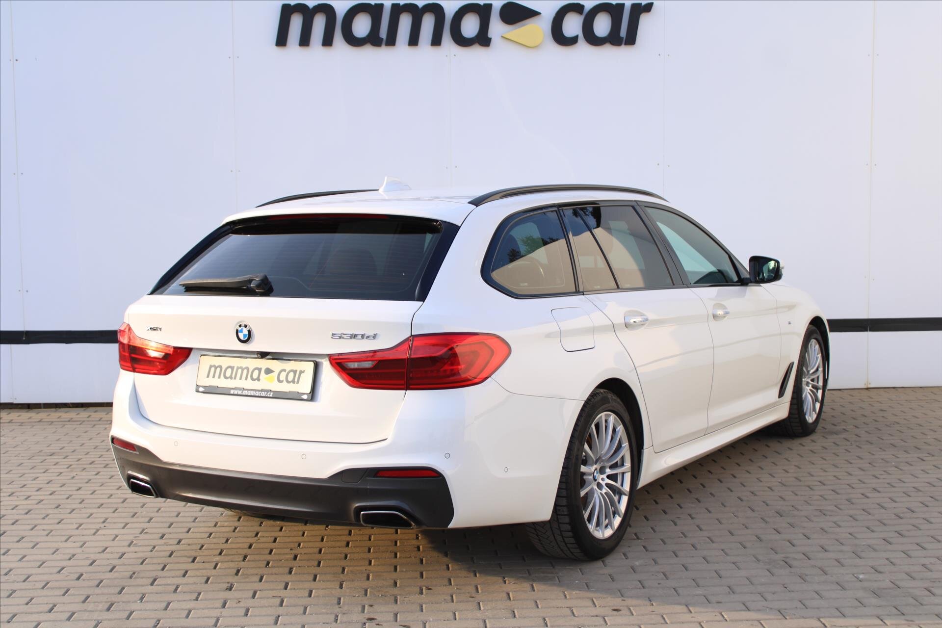 BMW Řada 5 Kombi 3,0 l 195 kw