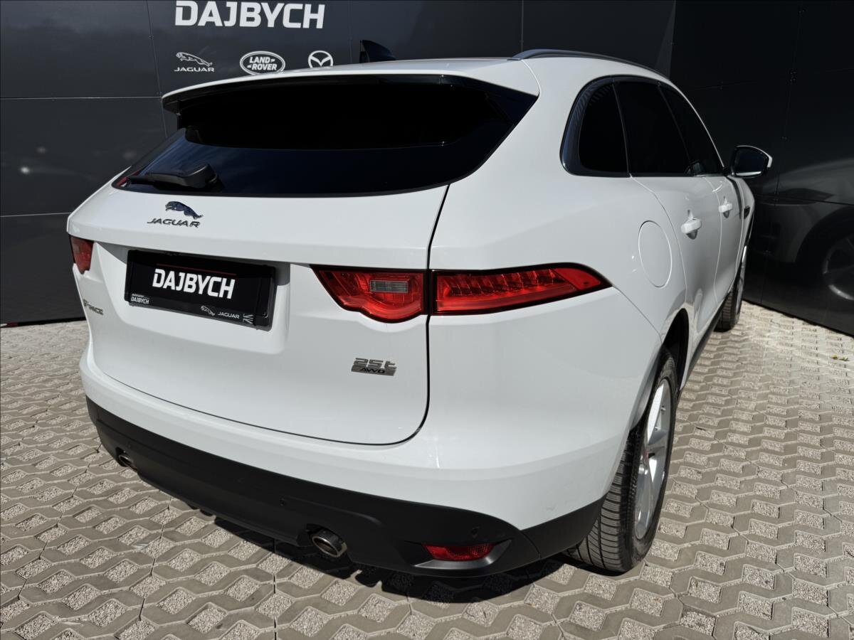 Jaguar F-Pace SUV / Terénní 2,0 l 184 kw