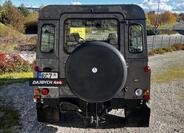 Land Rover Defender 6
