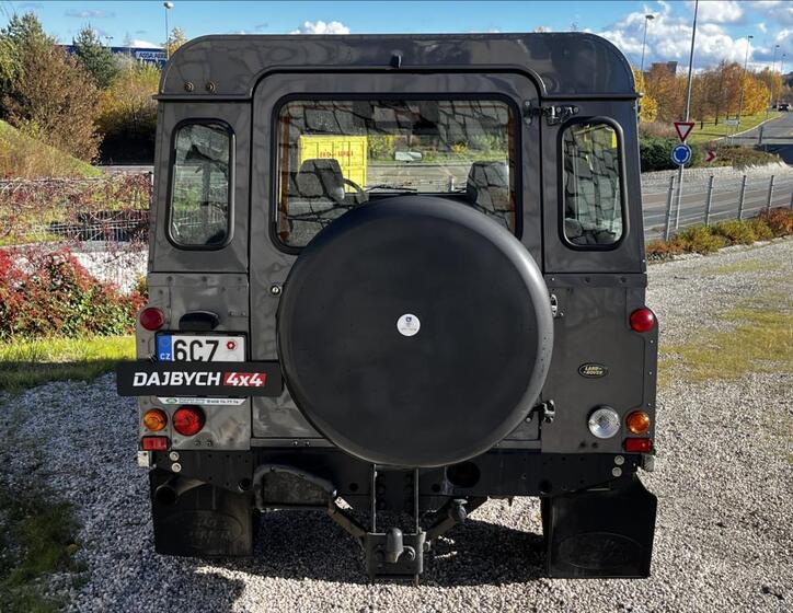 Land Rover Defender 6