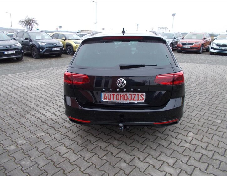 Volkswagen Passat 10