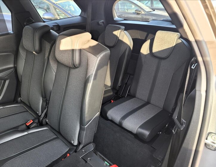 Peugeot 5008 SUV 1,5 l 96 kw