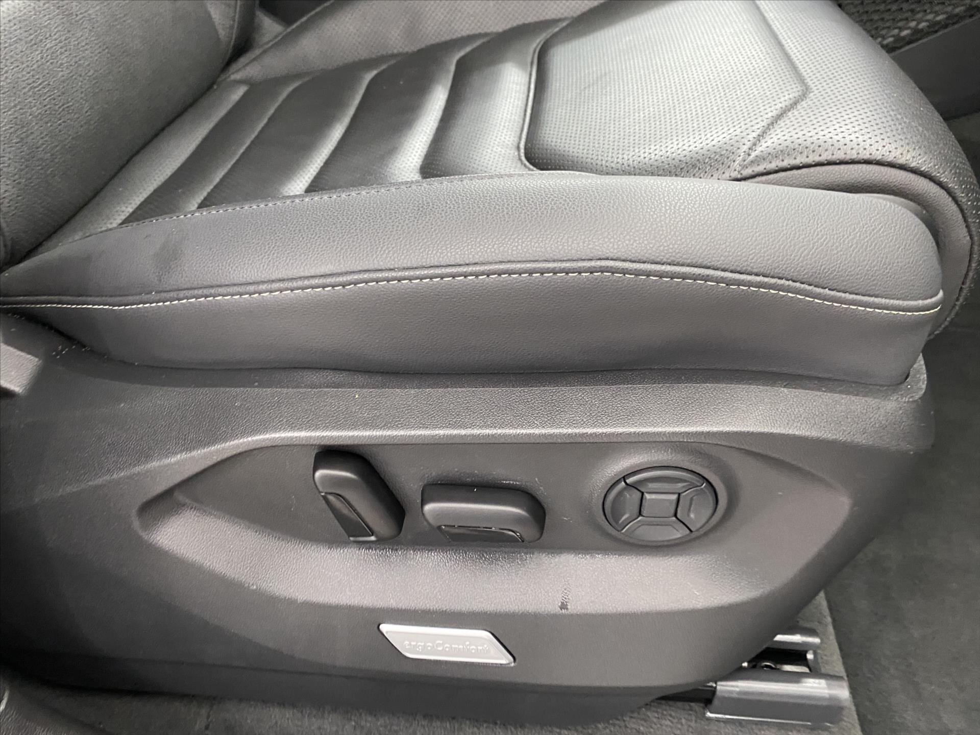 Volkswagen Touareg SUV / Terénní 3,0 l 170 kw