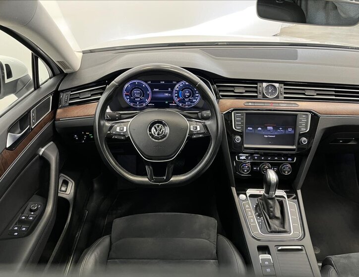 Volkswagen Passat Sedan / Limuzína 2,0 l 176 kw