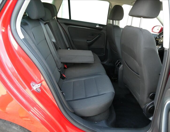 Volkswagen Golf Kombi 1,6 l 77 kw