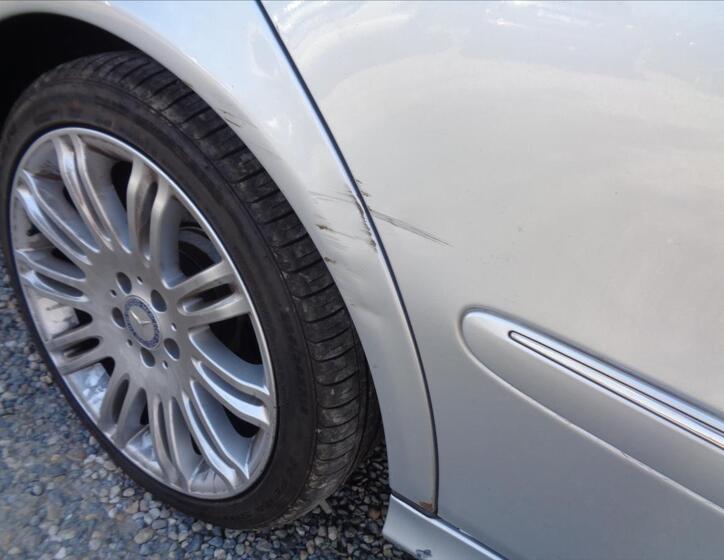 Mercedes-Benz 211 11