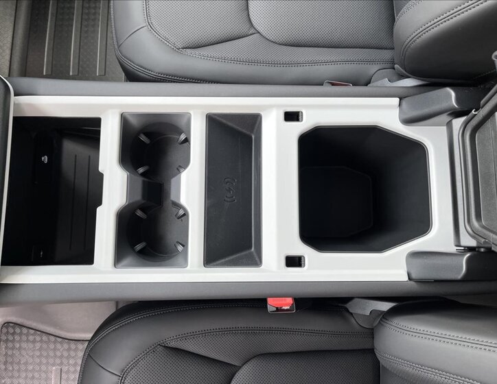 Land Rover Defender 16