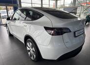 Tesla Model Y 4