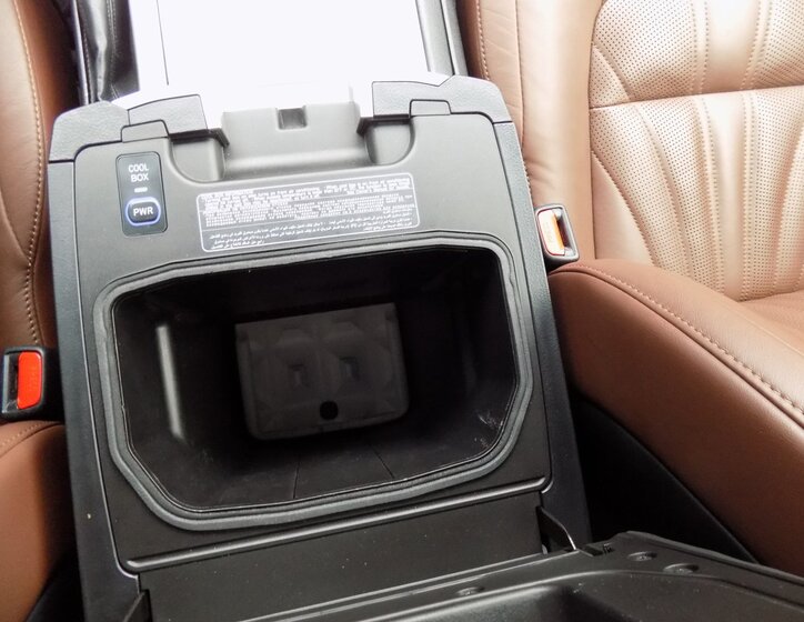 Toyota Land Cruiser 37