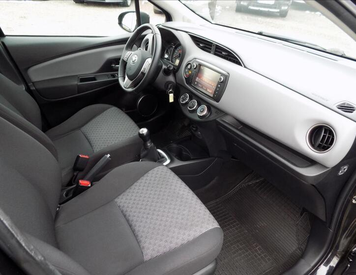Toyota Yaris 21