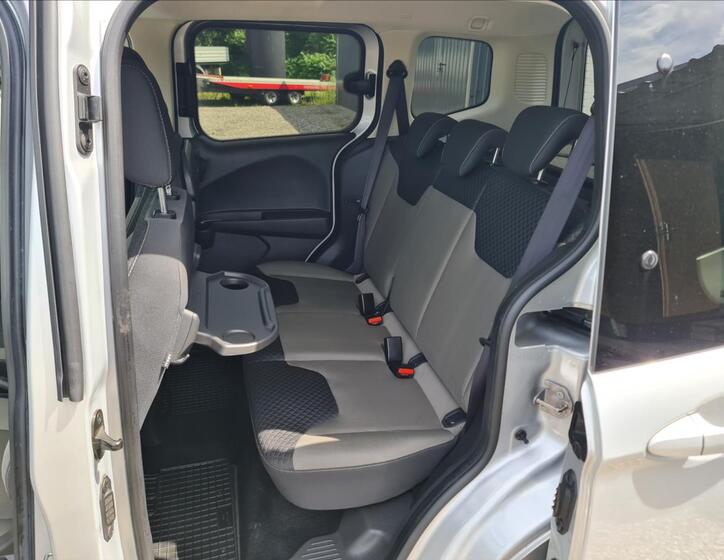Ford Tourneo Courier 11