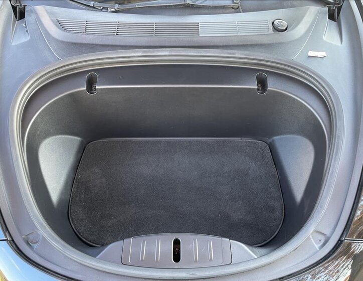 Tesla Model 3 Sedan / Limuzína 0,0 239 kw