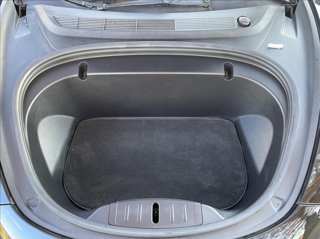 Tesla Model 3 Sedan / Limuzína 0,0 239 kw