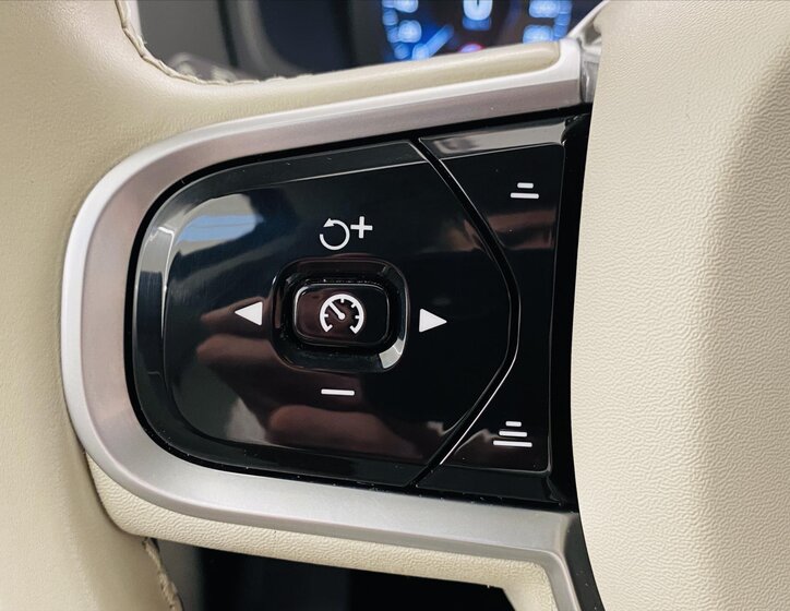 Volvo XC90 SUV / Terénní 2,0 l 173 kw