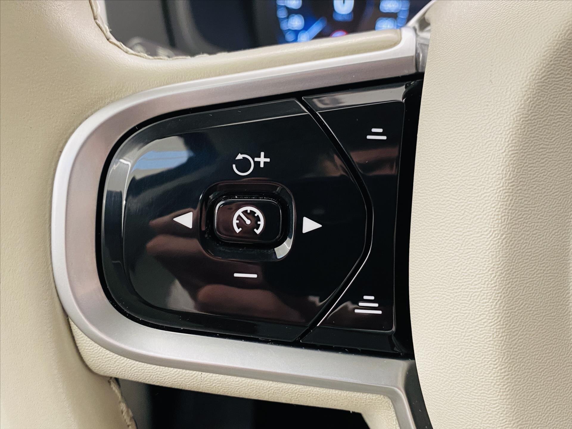 Volvo XC90 SUV / Terénní 2,0 l 173 kw