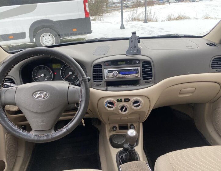 Hyundai Accent 14
