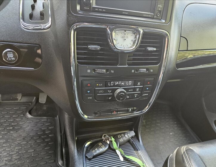 Lancia Voyager MPV 2,8 l 130 kw