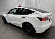Tesla Model Y 6