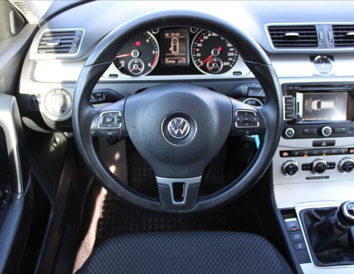 Volkswagen Passat Kombi 1,6 l 77 kw