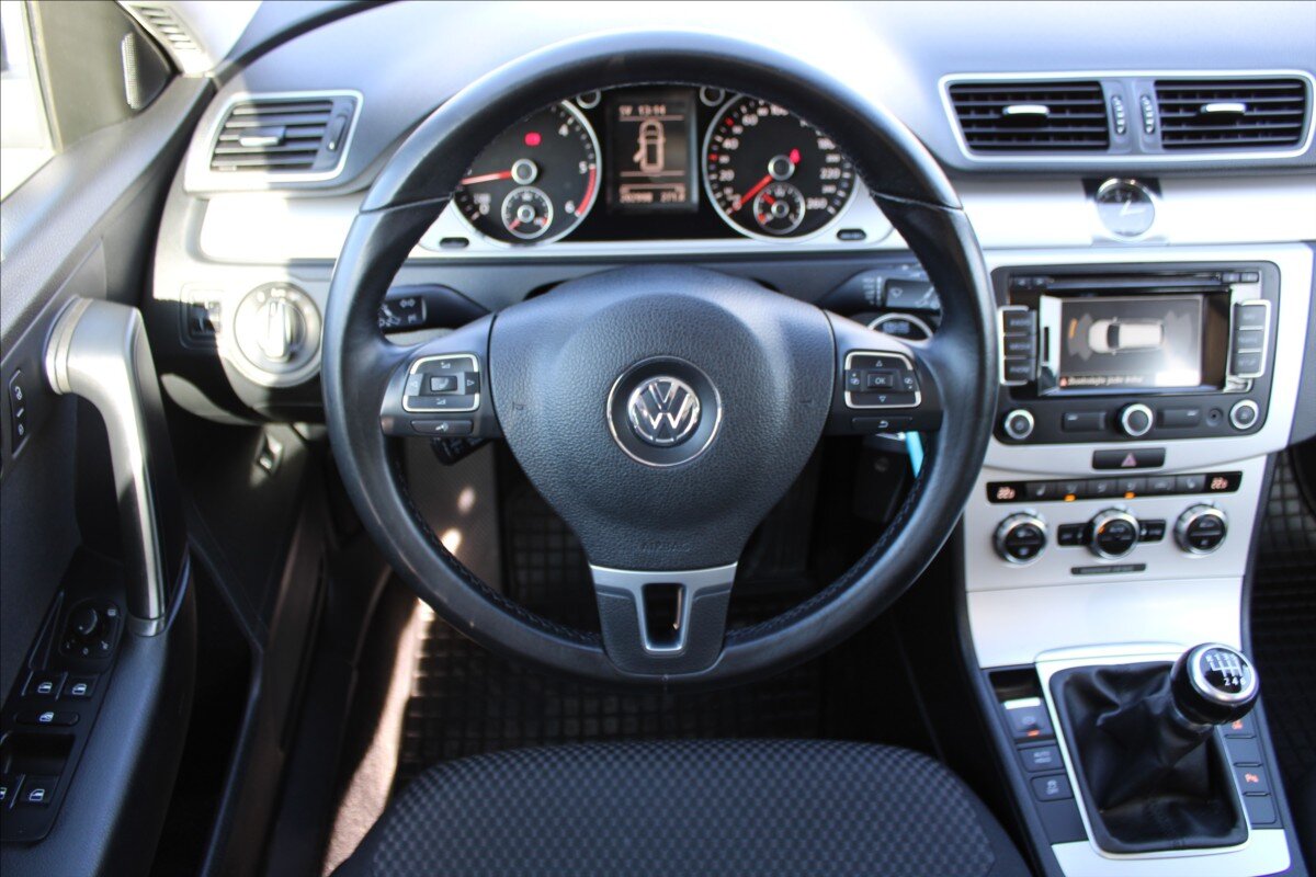 Volkswagen Passat Kombi 1,6 l 77 kw