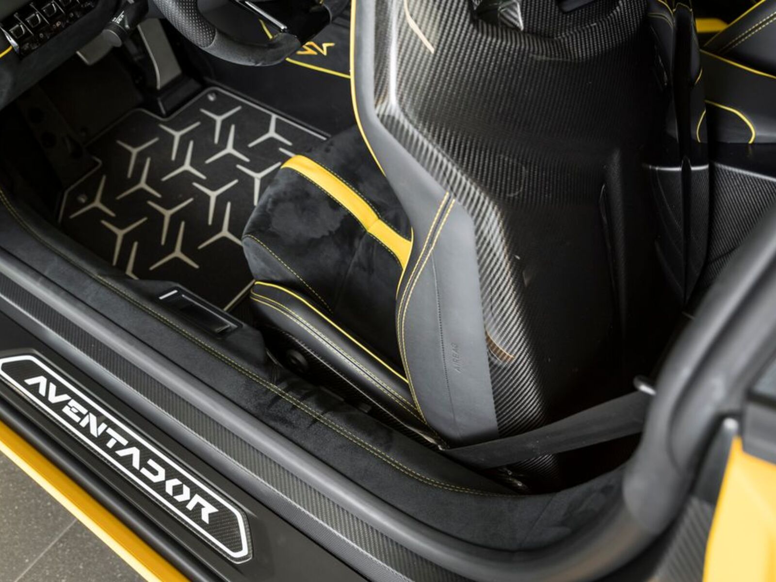 Lamborghini Aventador 8