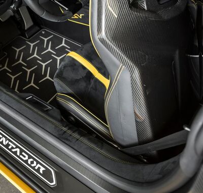 Lamborghini Aventador 8