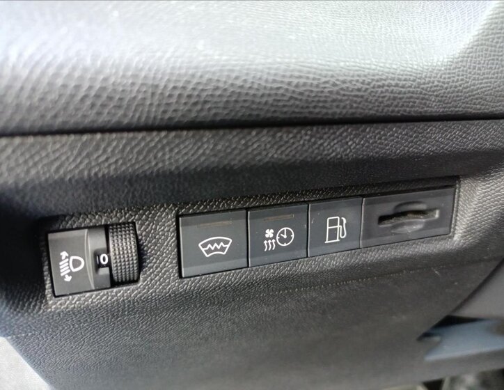 Peugeot 308 Hatchback 1,6 l 110 kw