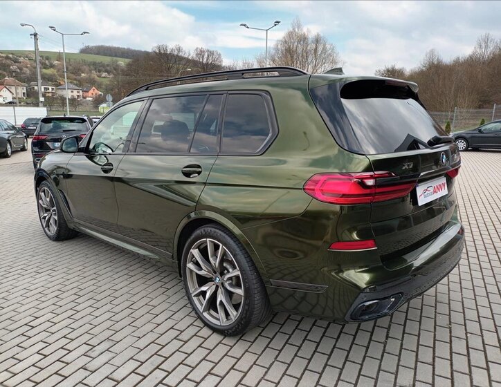 BMW X7 SUV / Terénní 4,4 l 390 kw