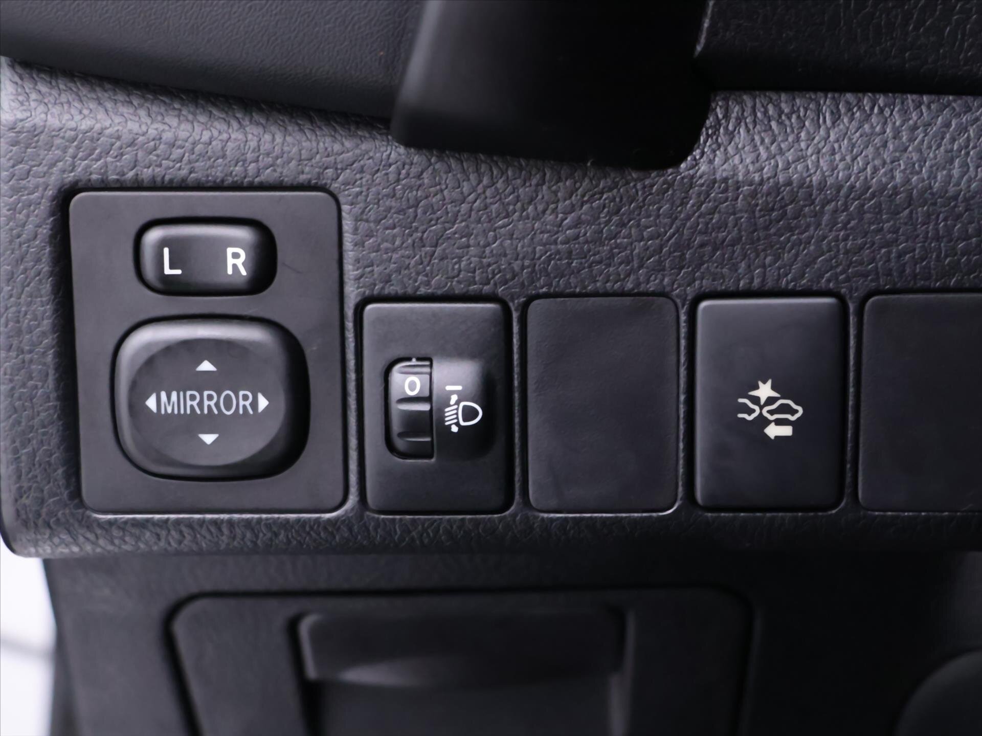 Toyota Corolla Sedan / Limuzína 1,6 l 97 kw