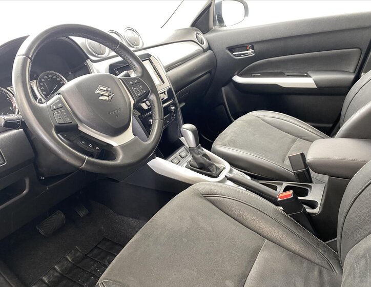 Suzuki Vitara 5