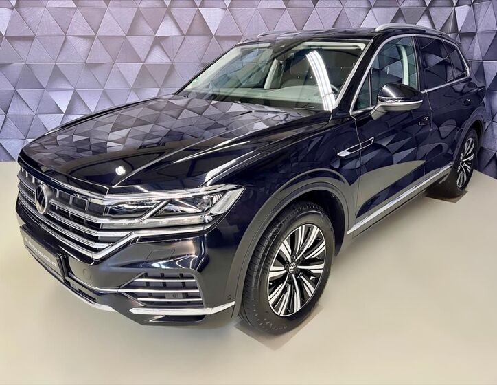 Volkswagen Touareg 1