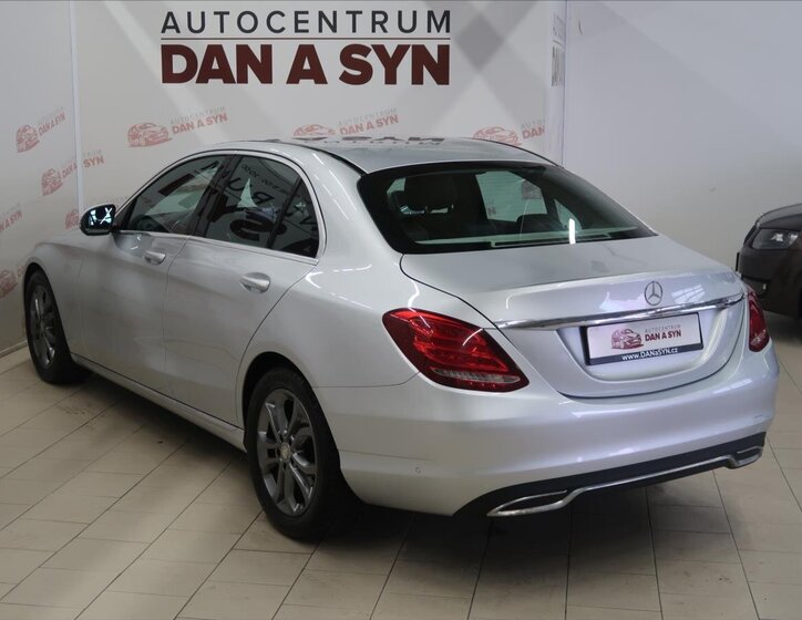Mercedes-Benz Třídy C Sedan / Limuzína 2,1 l 125 kw