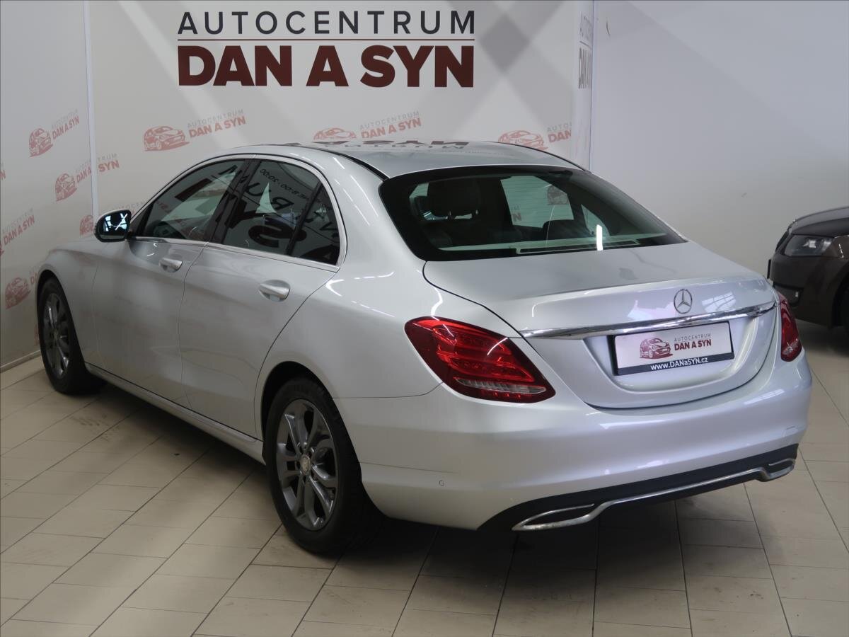 Mercedes-Benz Třídy C Sedan / Limuzína 2,1 l 125 kw