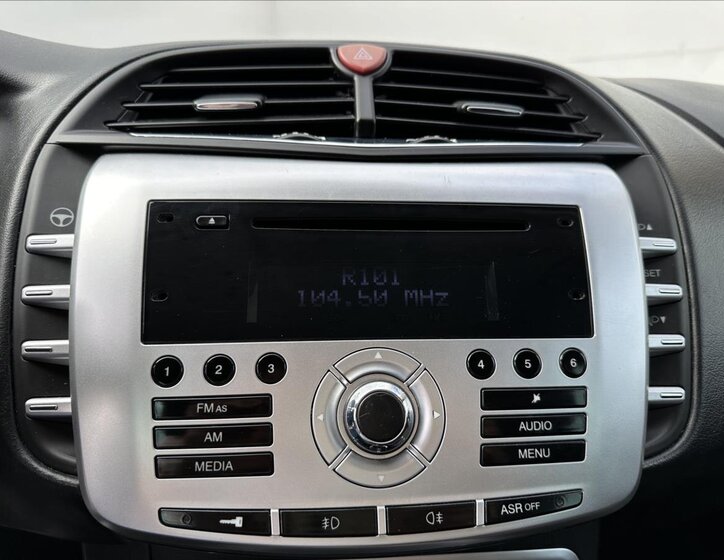 Lancia Delta Hatchback 1,6 l 88 kw