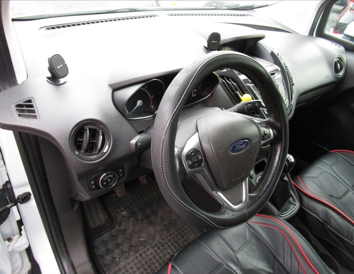 Ford Tourneo Courier 10