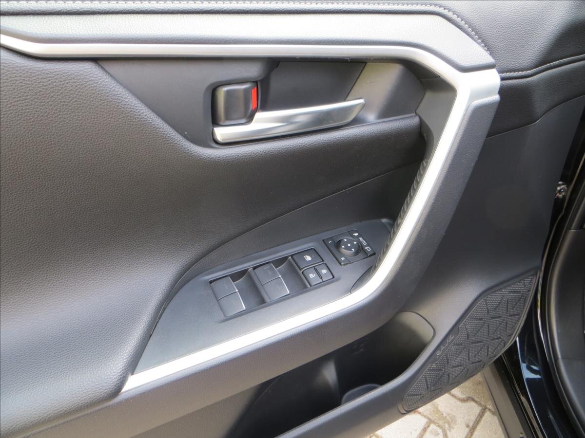 Toyota RAV4 SUV / Terénní 2,5 l 131 kw